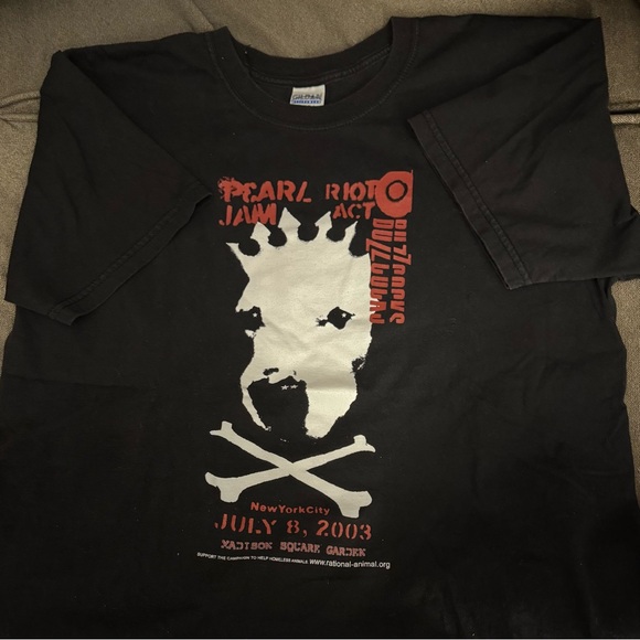 Gildan Other - Pearl Jam - Riot Act with Buzzcocks MSG July 8, 2003